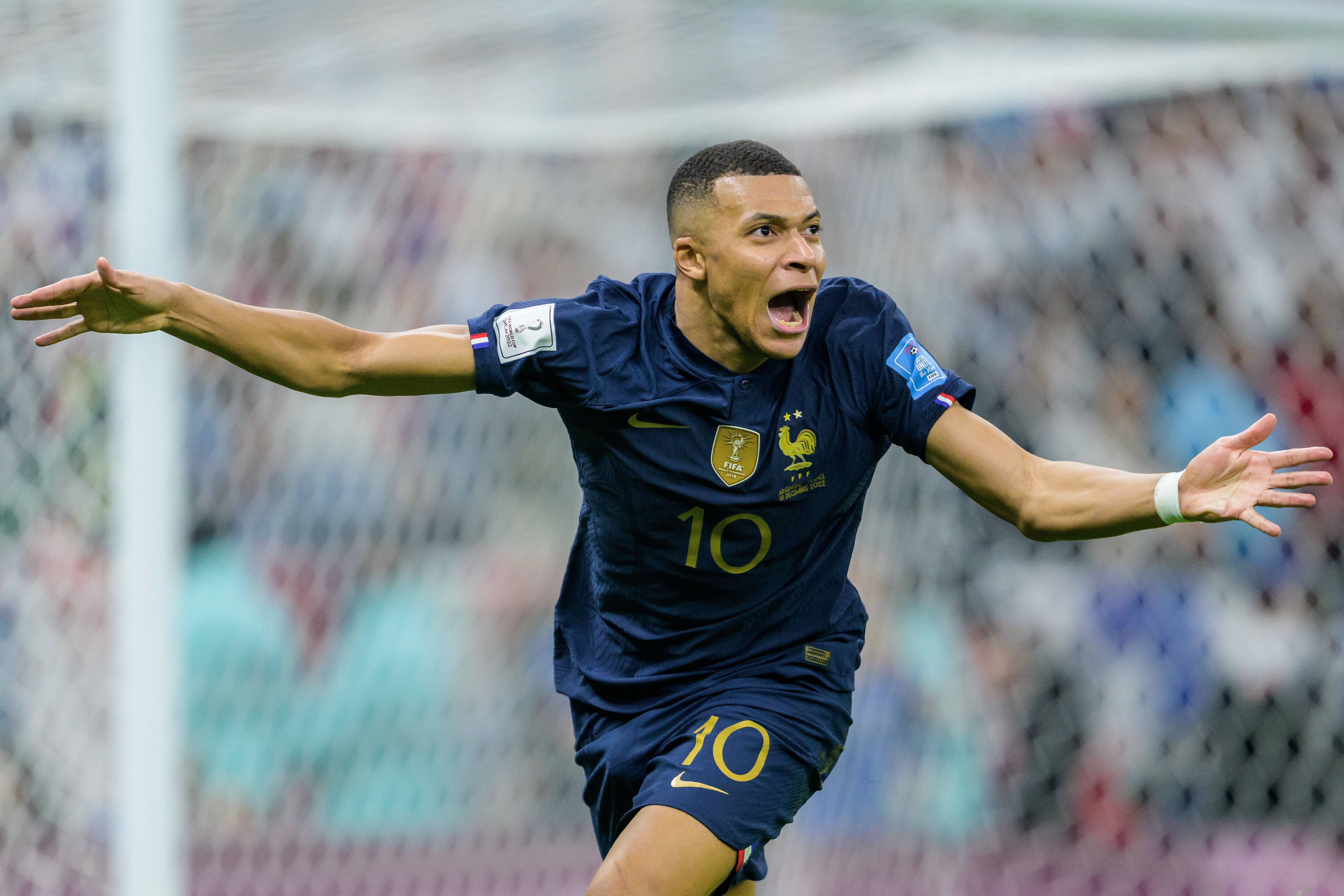  Mbappé celebra uno de sus goles ante Argentina en la final del Mundial.