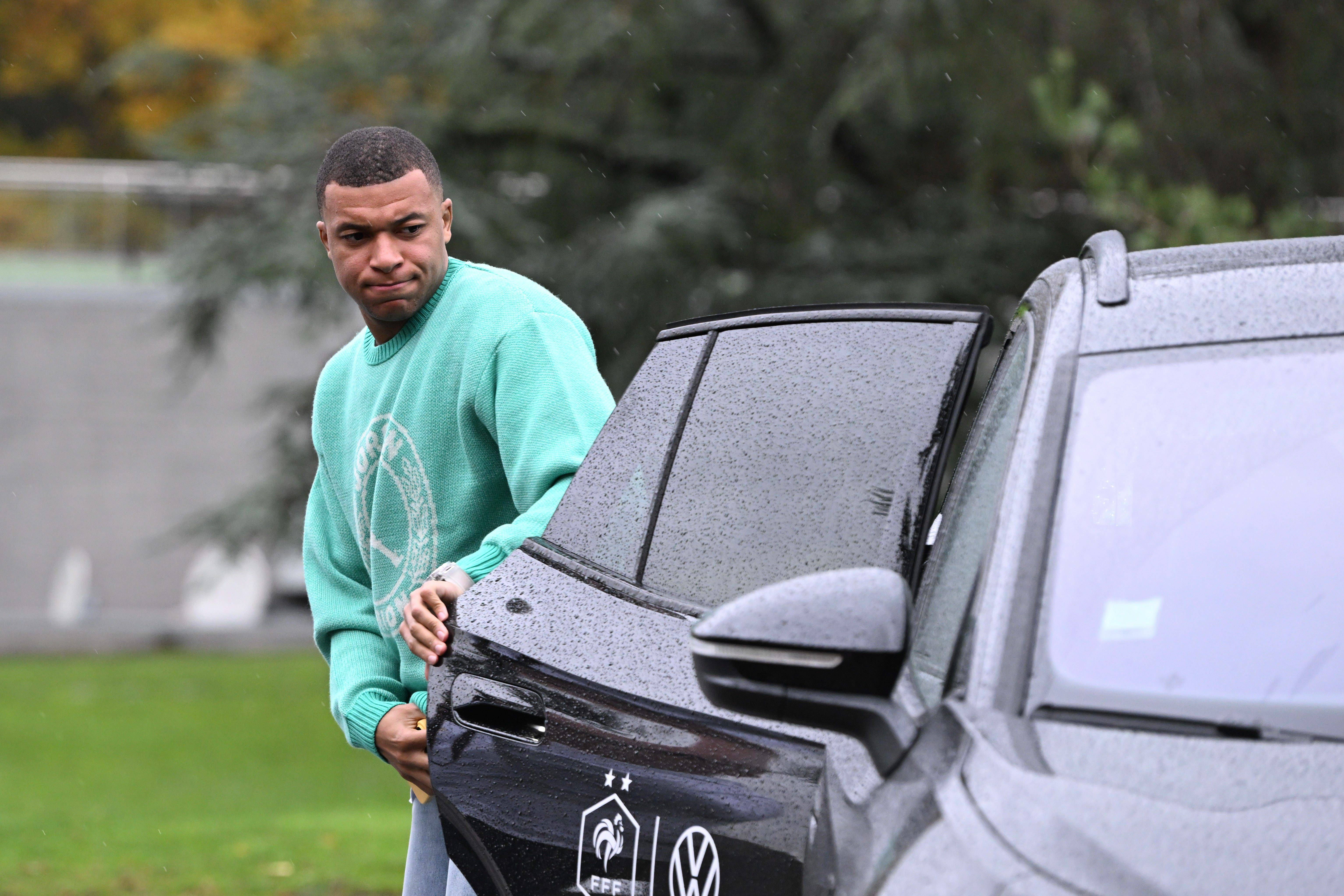 Mbappé llega a la concentración de la selección francesa (FOTO: Cordón Press).