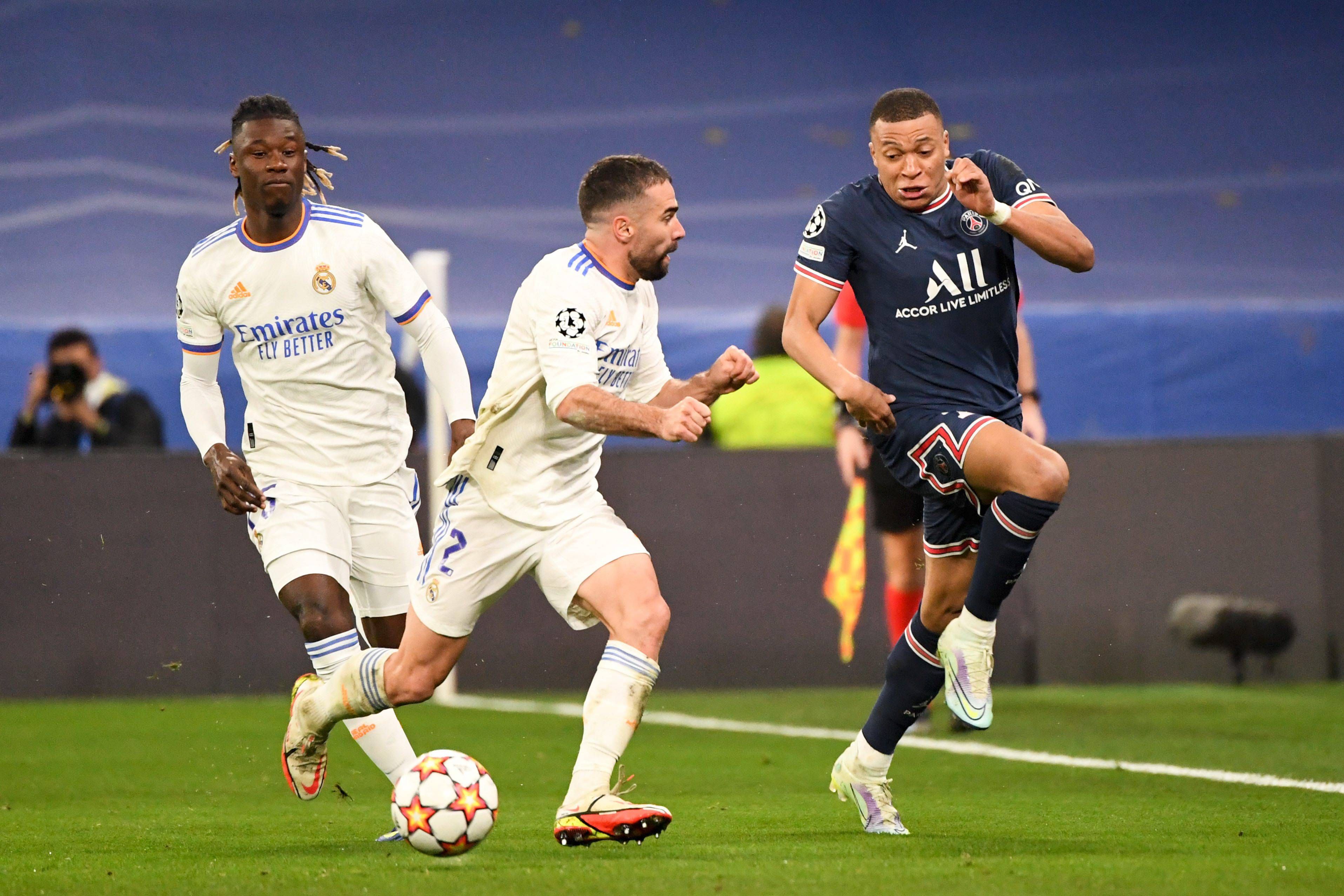 Mbappé se zafa de la marca de Carvajal durante el Real Madrid-PSG.