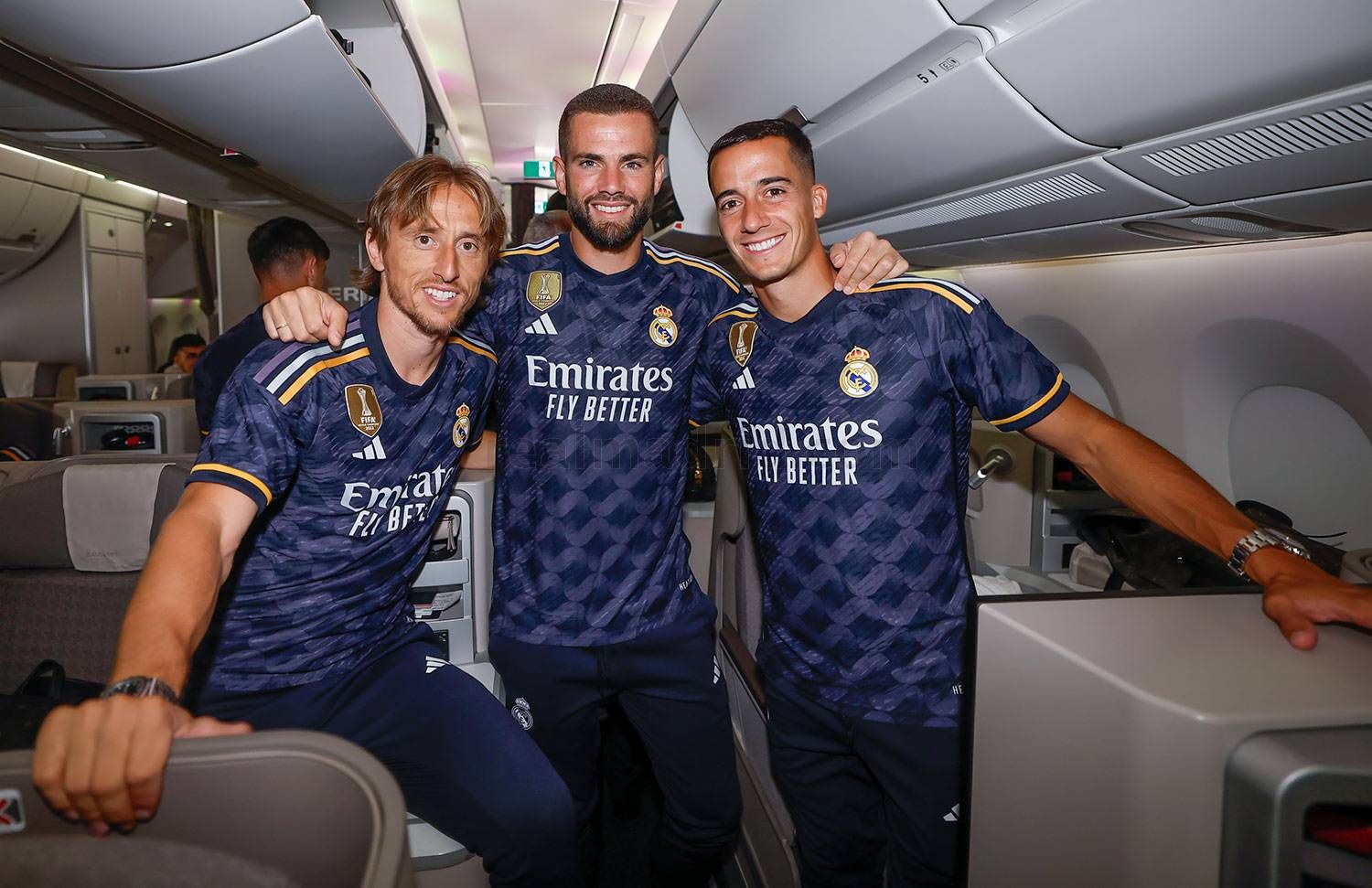  Modric, Nacho y Lucas Vázquez, posando con la segunda equipación del Real Madrid.