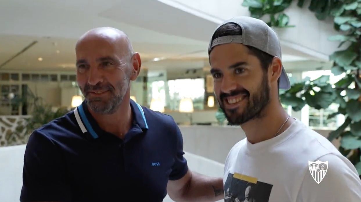 Monchi e Isco posan a la llegada del malagueño al Sevilla.