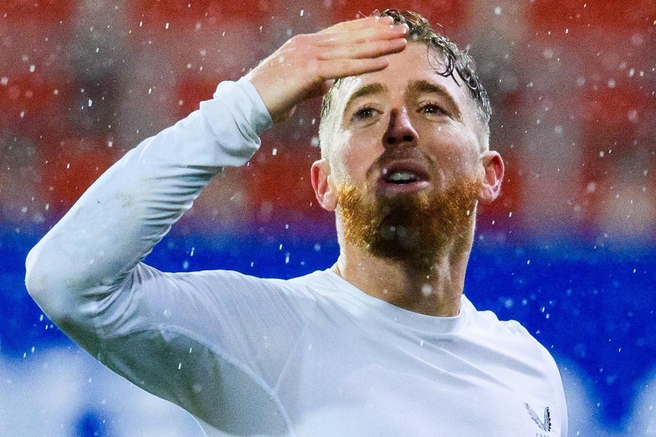  Beso de Iker Muniain tras su golazo en Copa ante el Eibar en Ipurua.