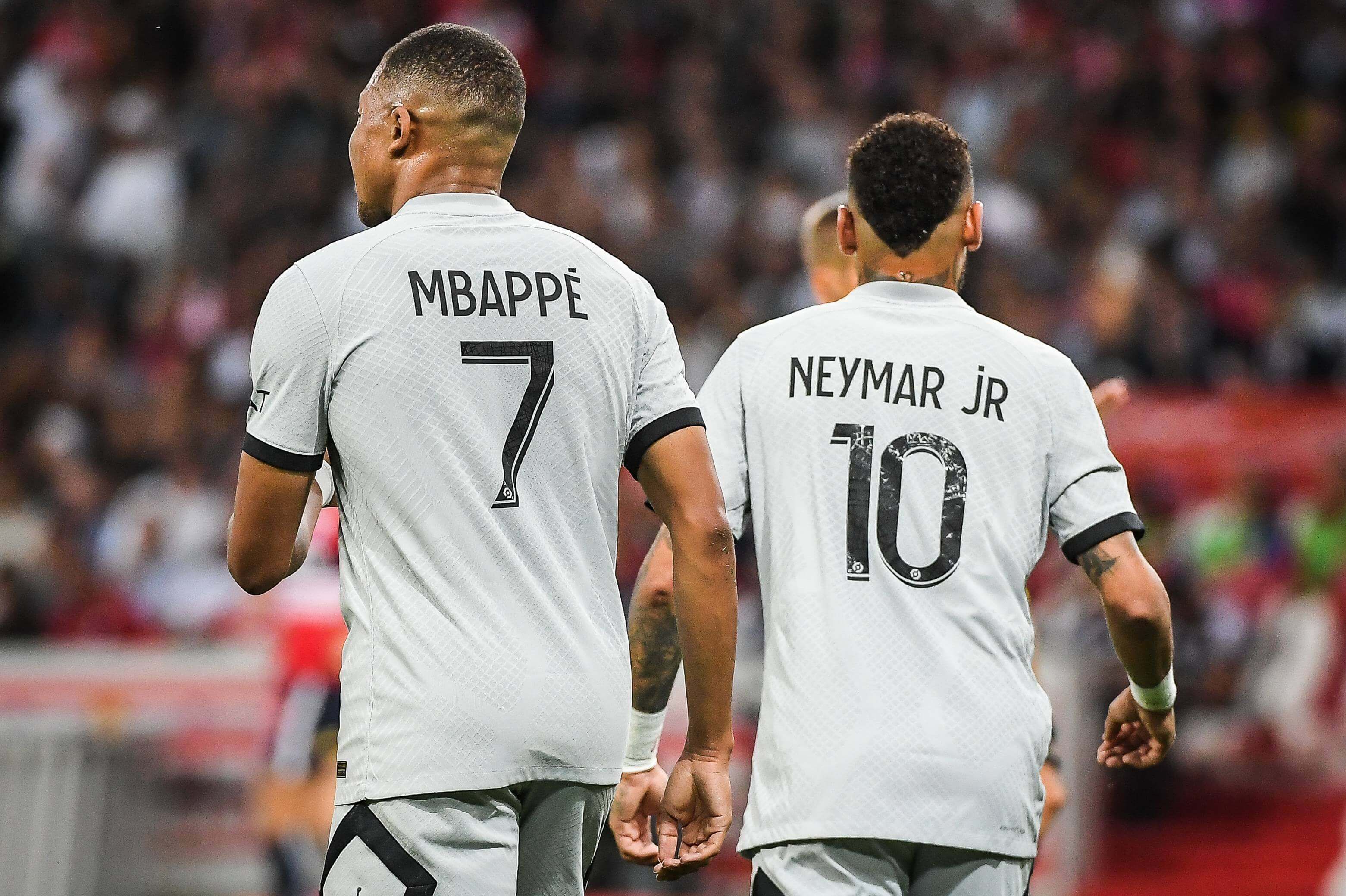 Neymar y Mbappé durante un partido con el PSG
