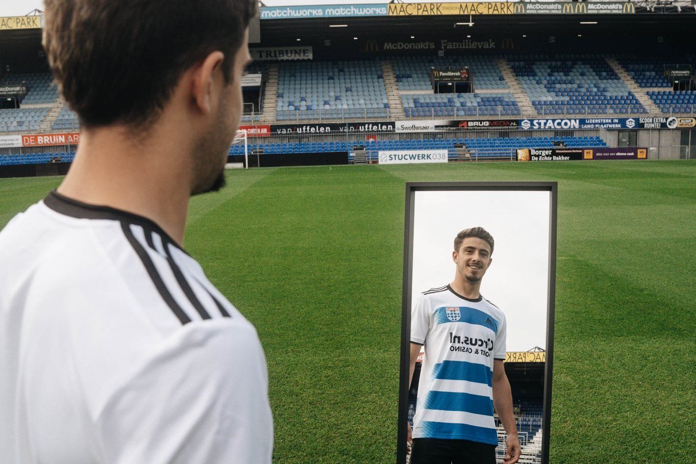  Nico Serrano, cedido por el Athletic Club al PEC Zwolle.