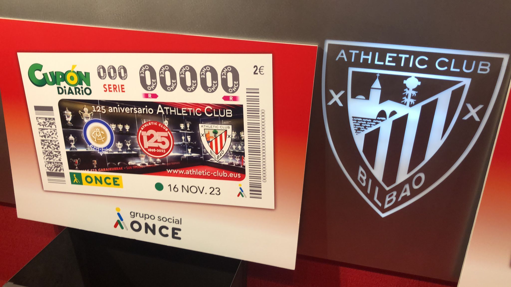 El cupón de la ONCE especial para el 125 Aniversario del Athletic Club vio la luz en San Mamés (FOTO: DMQ Bizkaia).