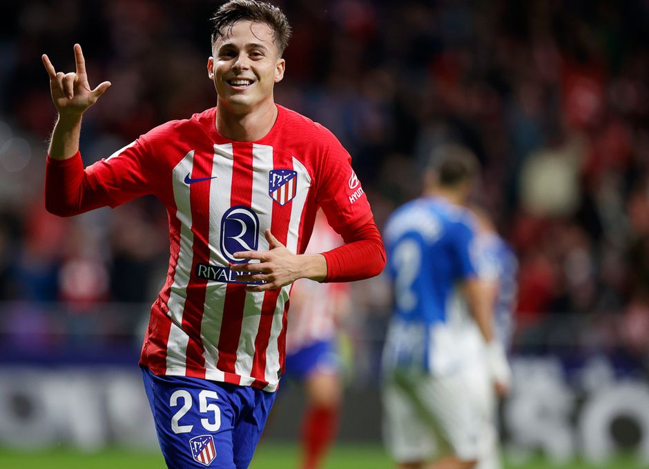 Rodrigo Riquelme celebra el 1-0 del Atlético ante el Alavés.