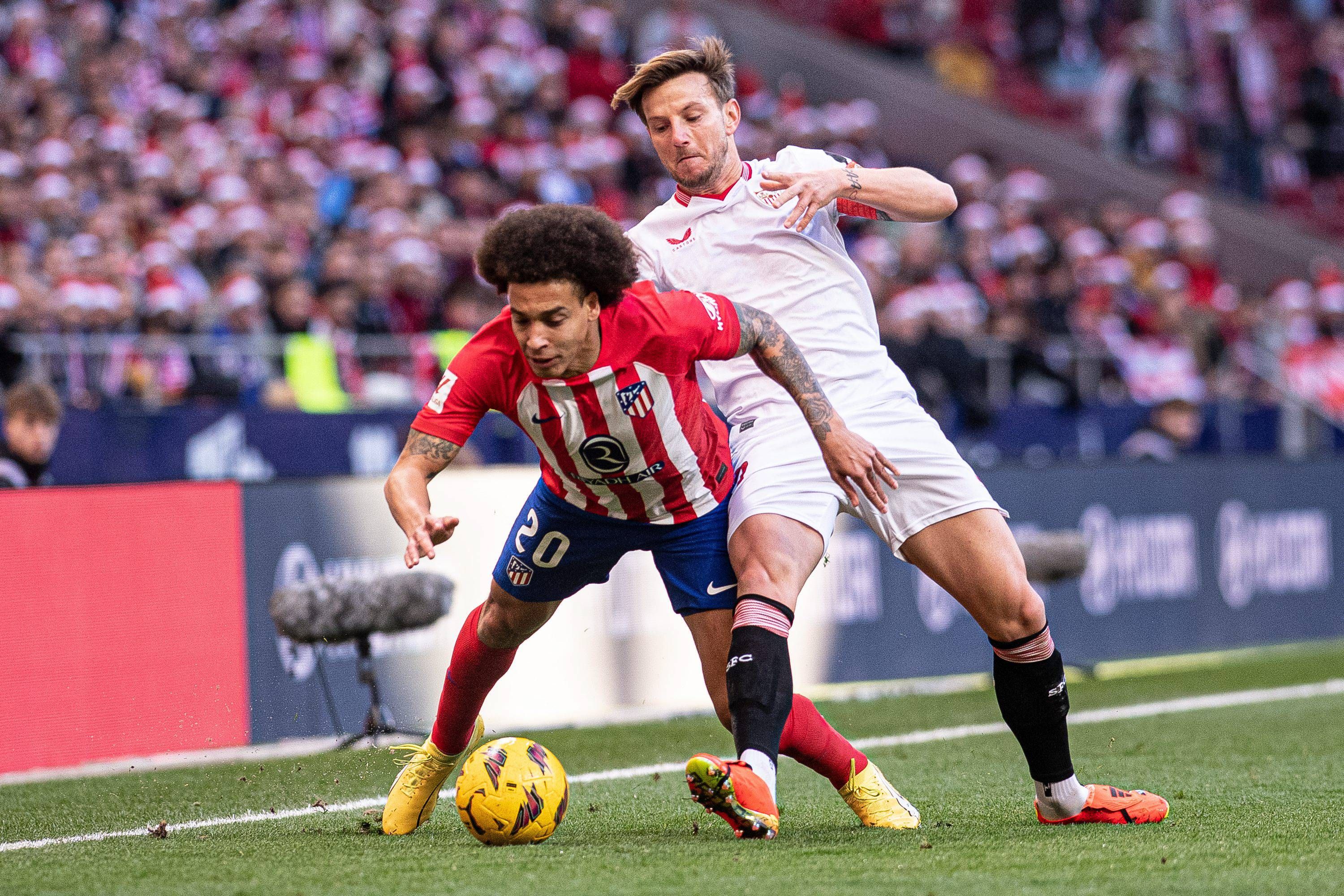  Witsel y Rakitic, en el Atlético-Sevilla.