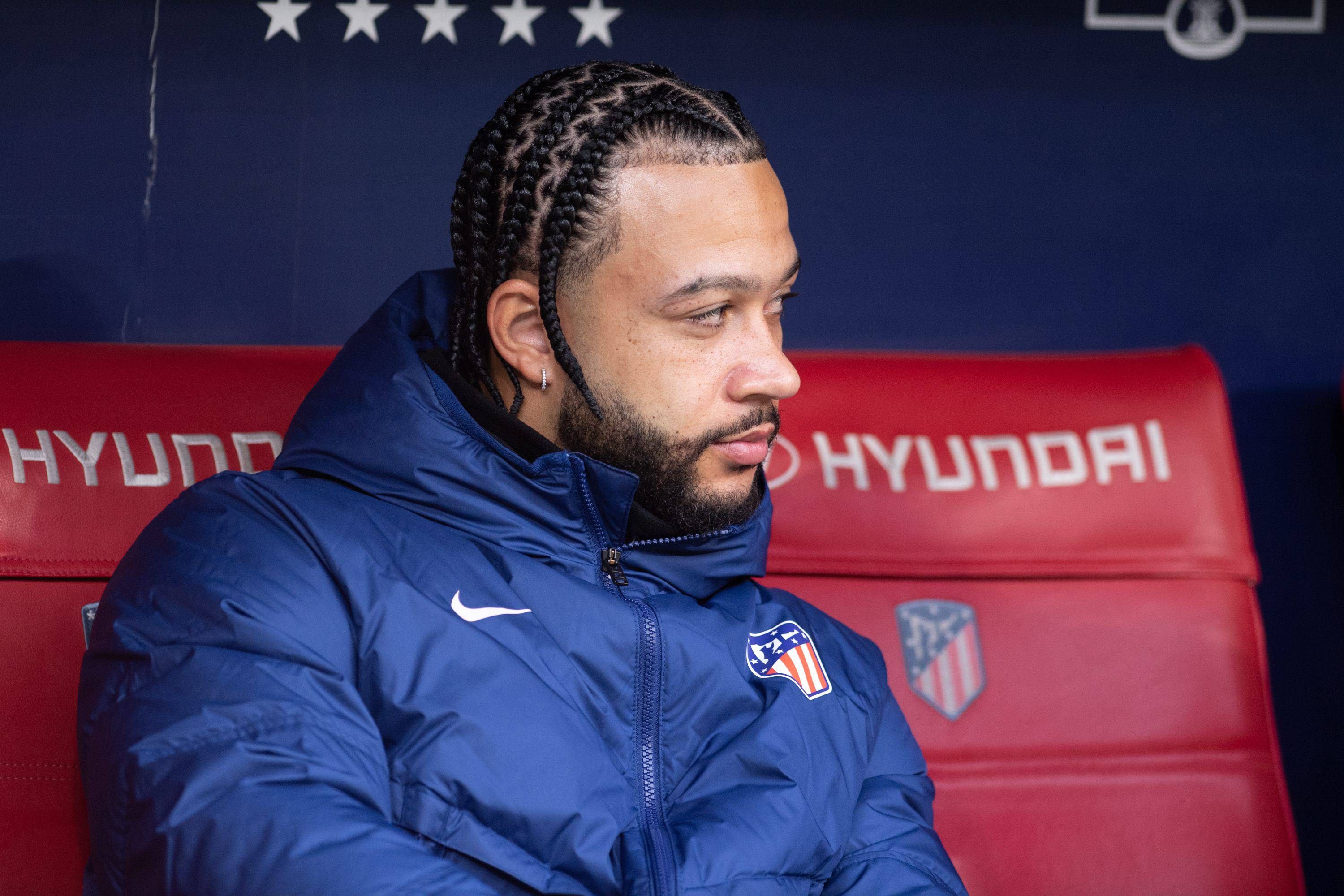  Memphis Depay, en el banquillo del Metropolitano.