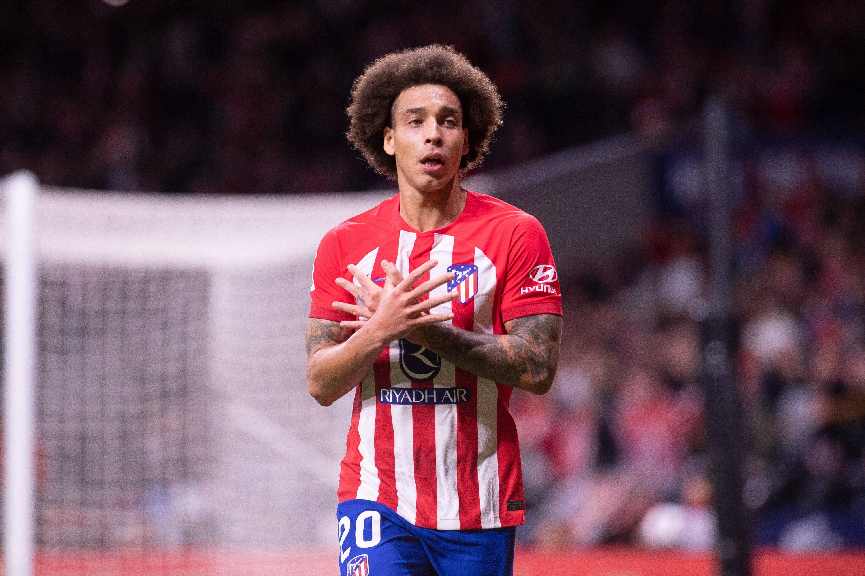  Axel Witsel celebra su gol en el Atlético-Villarreal.