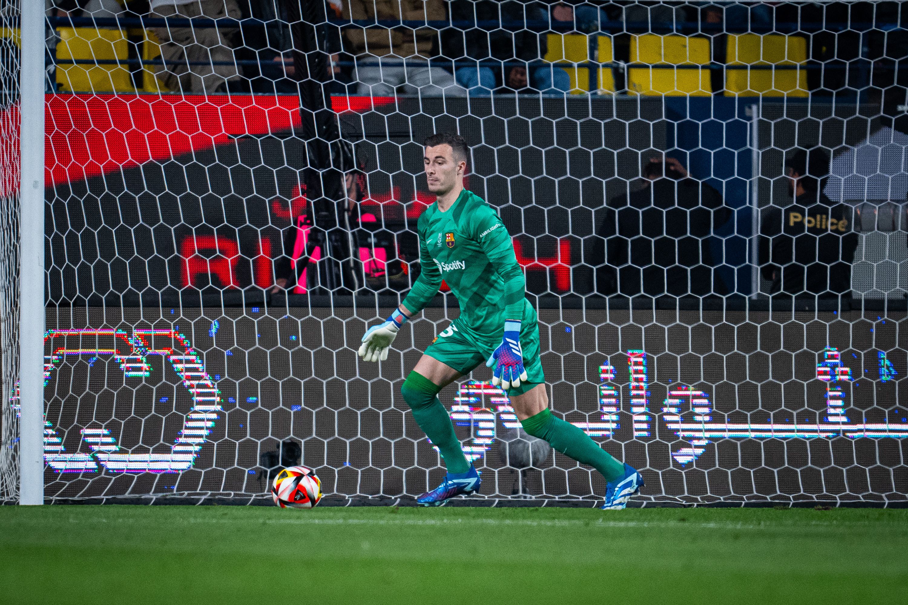  Iñaki Peña, durante el Osasuna-Barcelona.