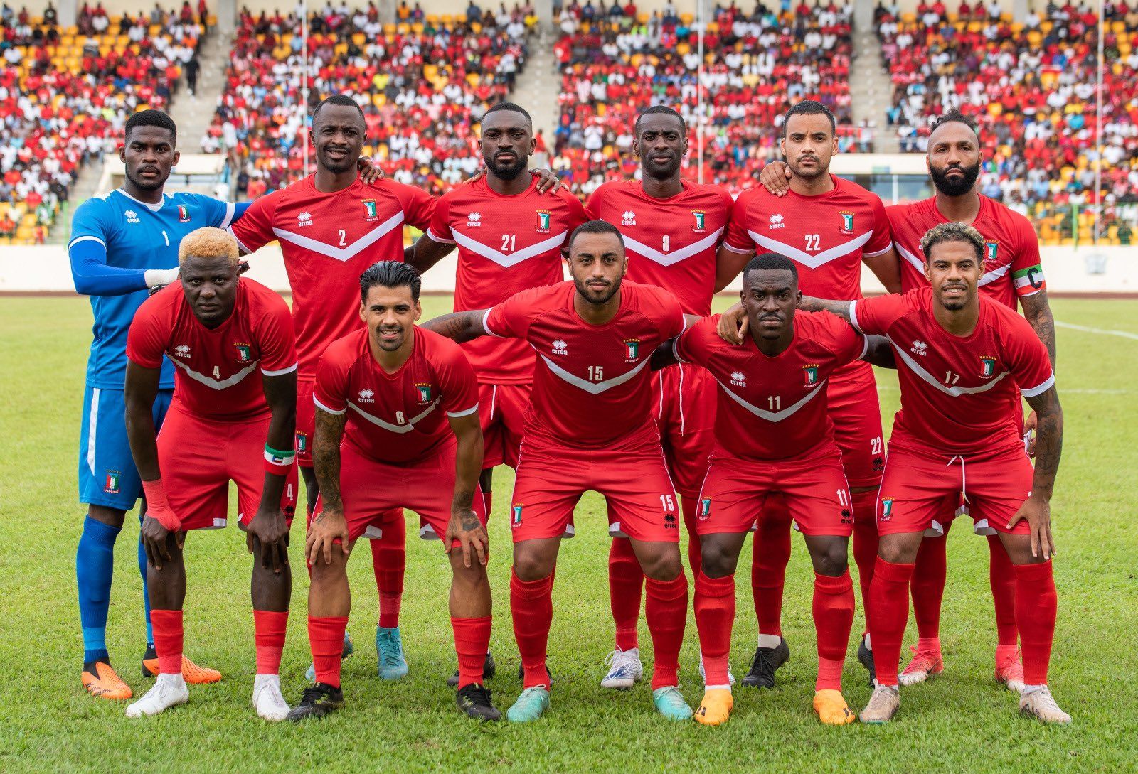 Pablo Ganet, con el 22, en el once titular de Guinea Ecuatorial. (@PabloGanet)