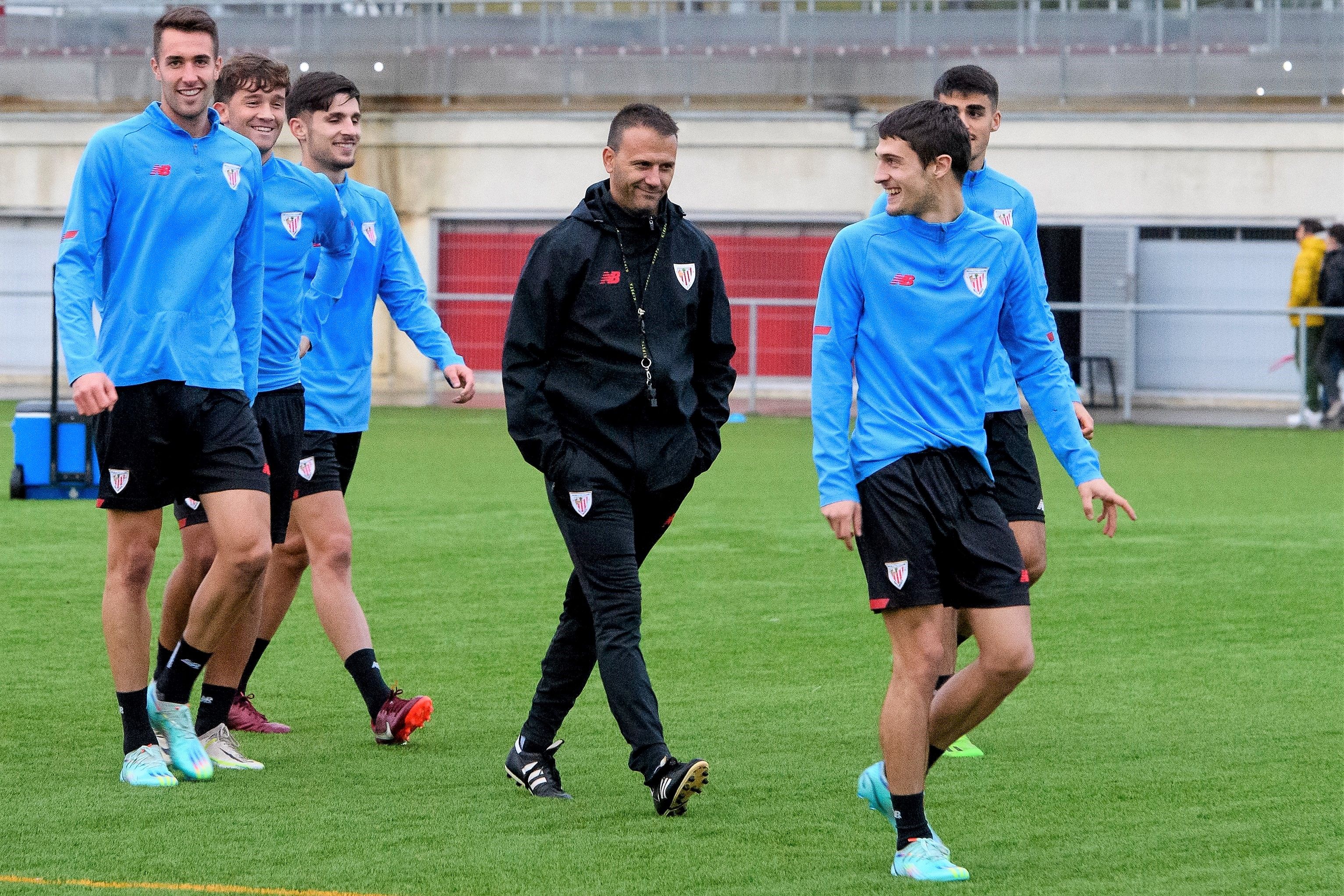 El entrenador Álex Pallarés cuando se hacía cargo del Bilbao Athletic en Lezama.
