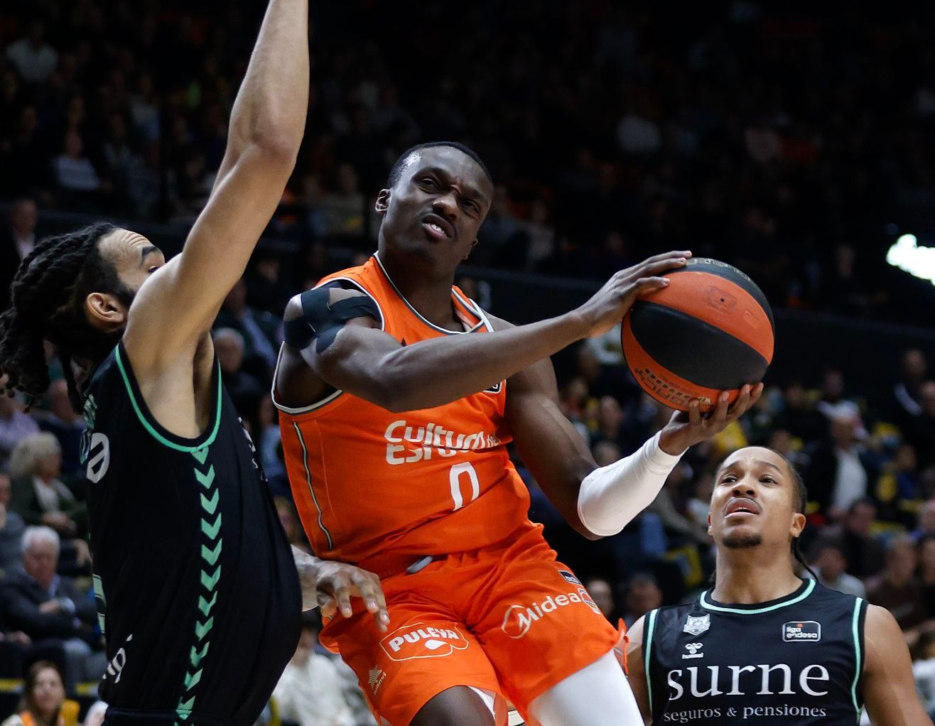 Pantzar saca de su crisis al Bilbao y golpea a un Valencia Basket sin rumbo (79-85)2