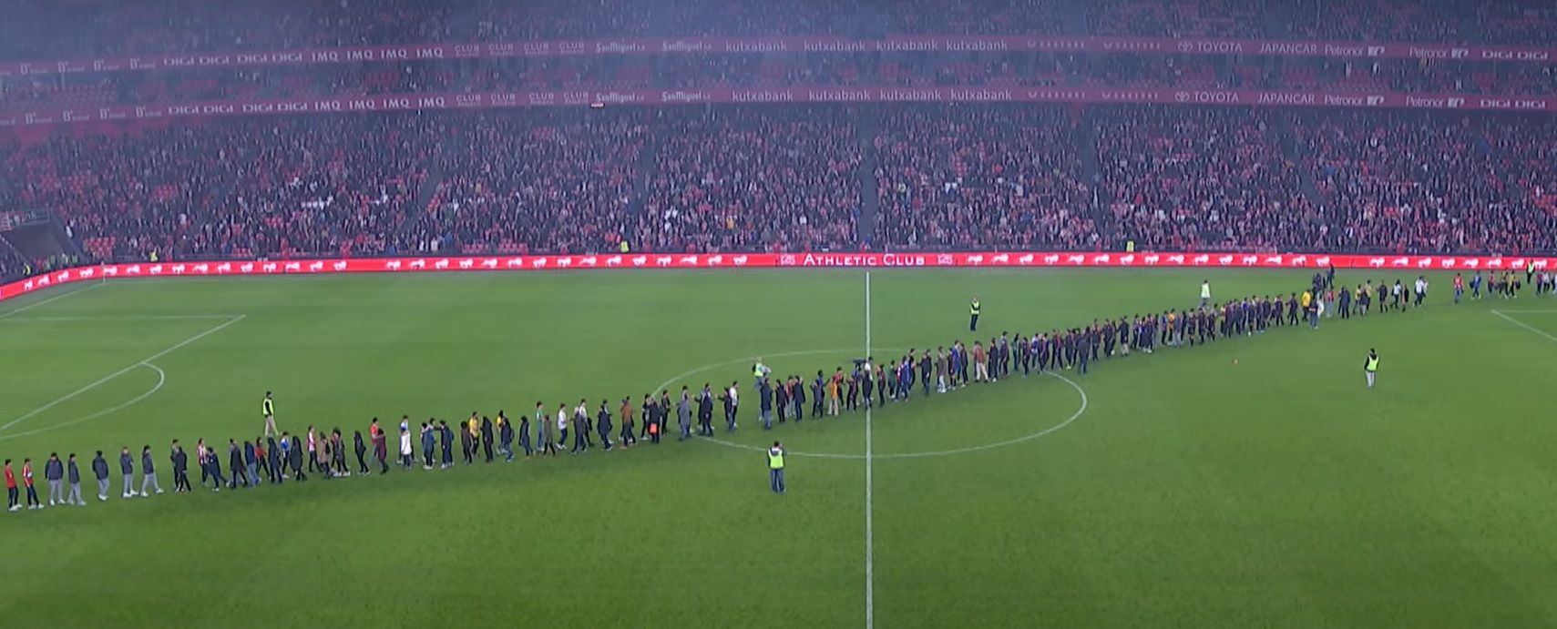  Pasamanos entre exjugadores del Athletic y jugadores de los clubs convenidos.