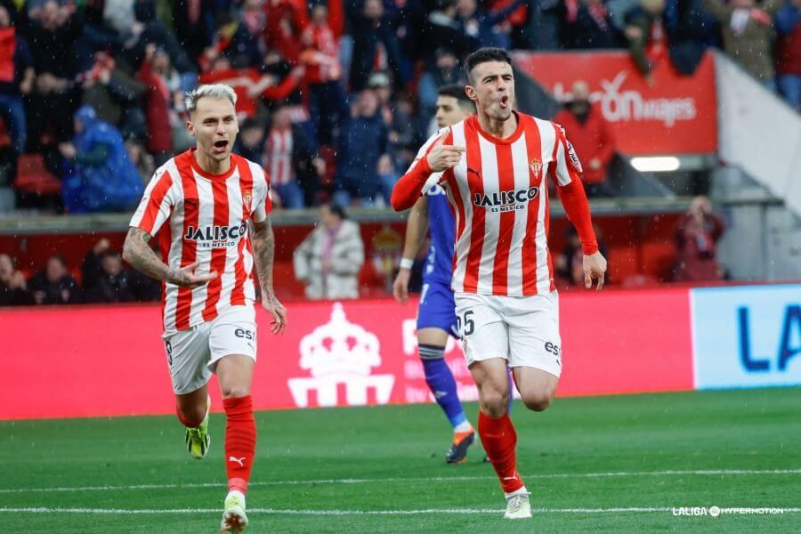 Pascanu y Villalba celebran el gol de Nacho Méndez en el derbi (Foto: LaLiga).