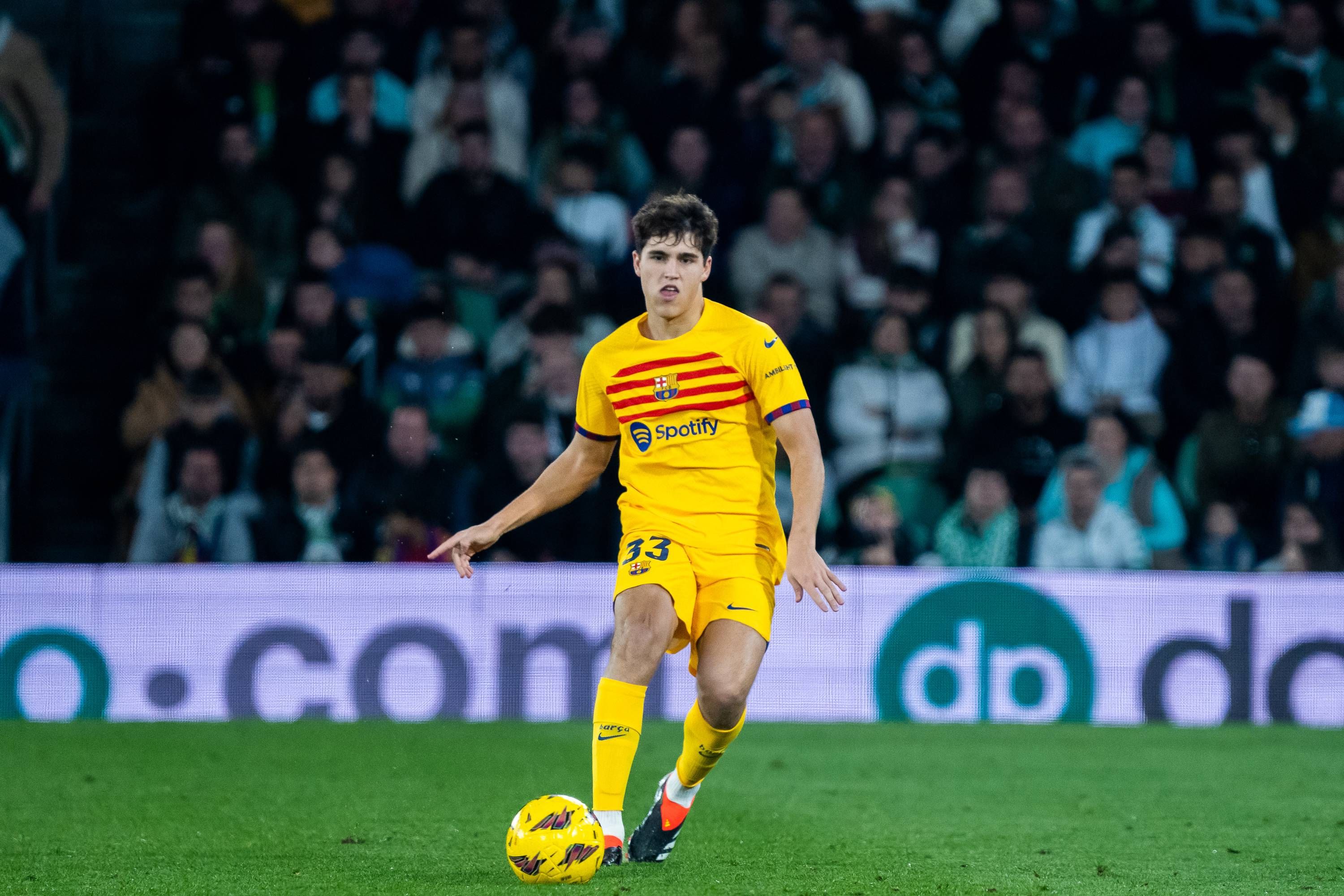  Pau Cubarsí, en el Real Betis-Barcelona (FOTO: Cordón Press).