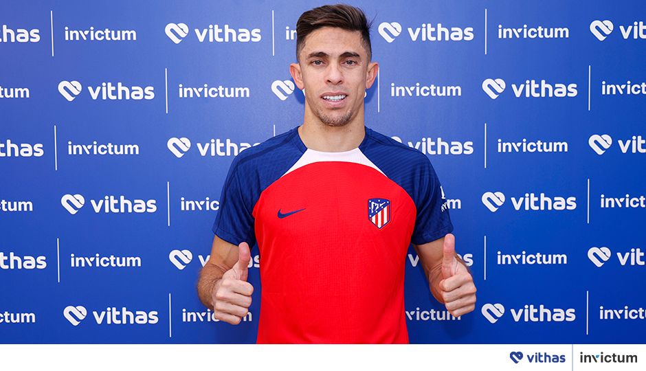  Gabriel Paulista posa como nuevo jugador del Atlético de Madrid.