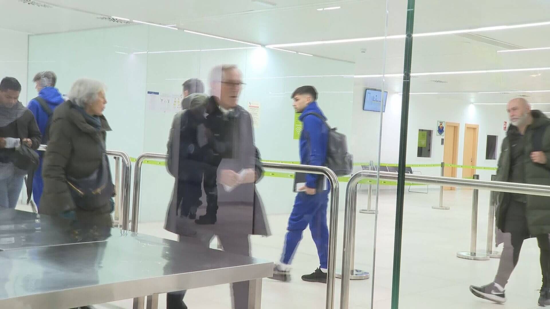  Pedri y De Jong abandonaron Bilbao lesionados.