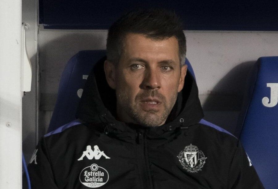  Pezzolano, en el banquillo ante el Getafe.