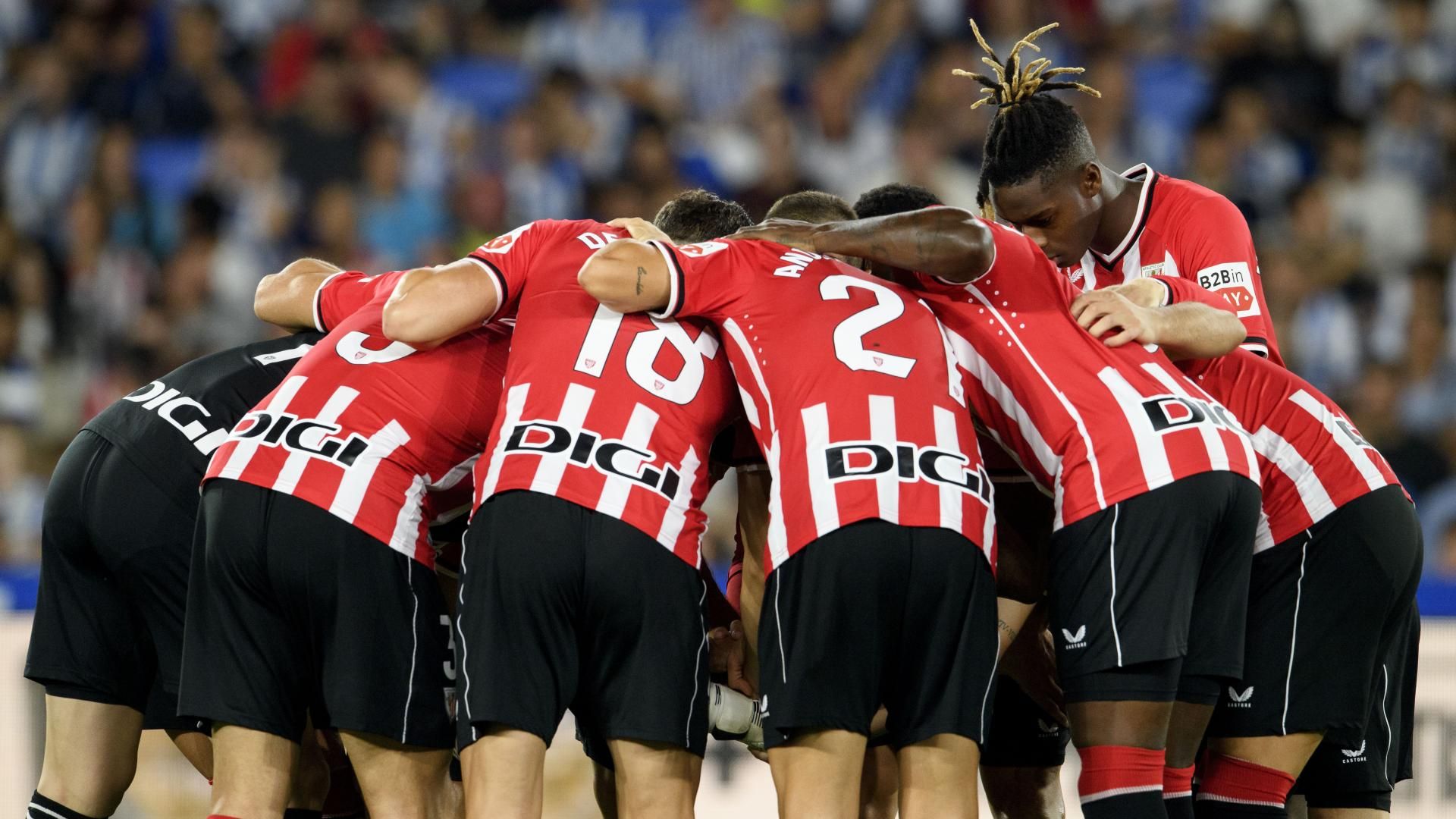 Piña antes del derbi ante la Real Sociedad en Anoeta.