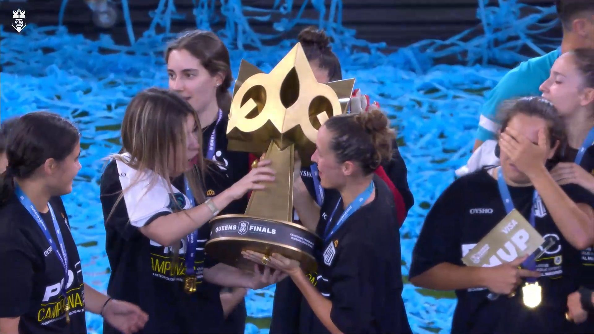 Rivers celebra con PIO el triunfo de la Queens League.