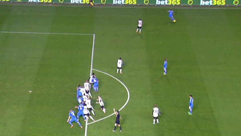  Posición en fuera de juego de los jugadores del Madrid.