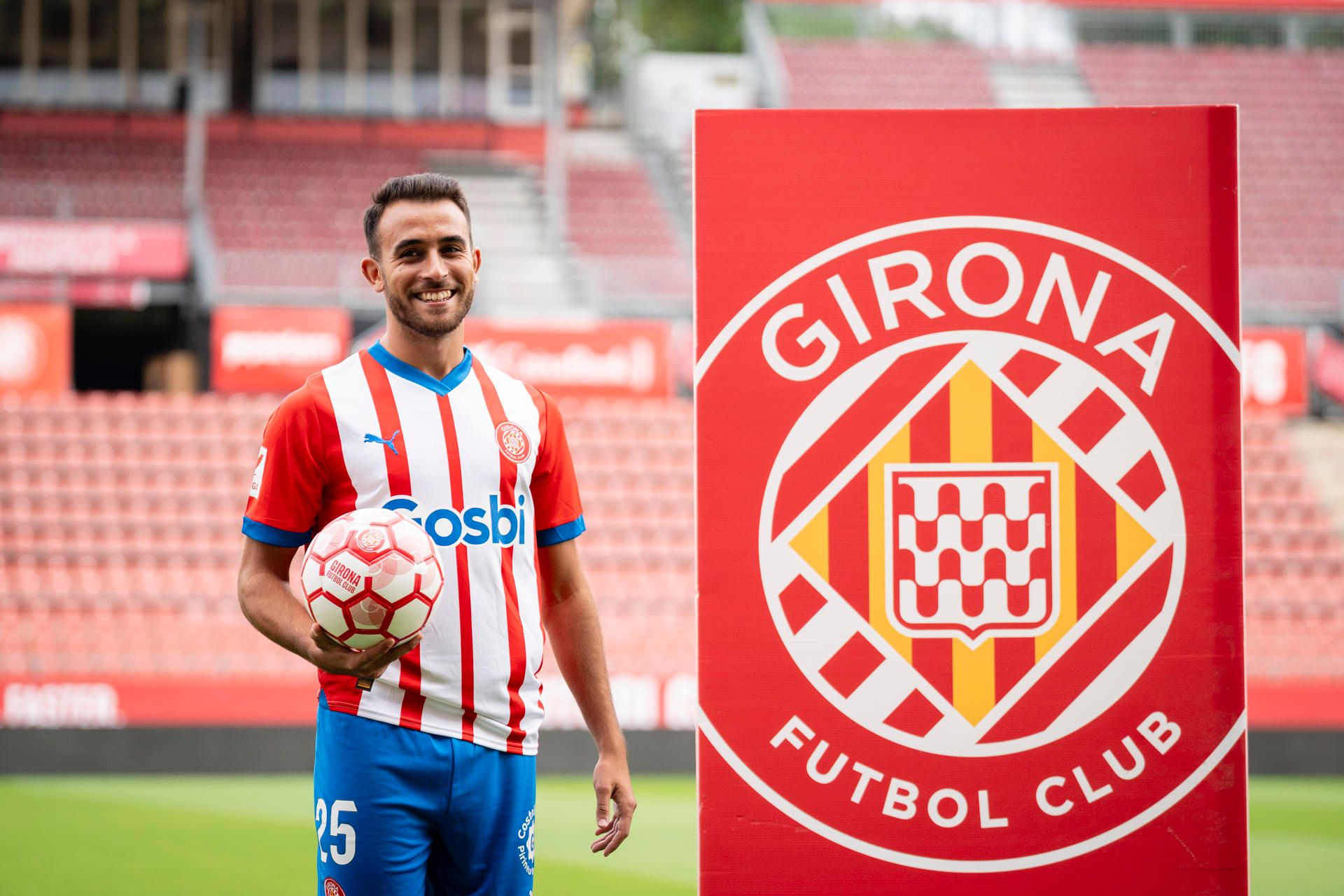 Presentación de Eric García con el Girona (FOTO: EFE).