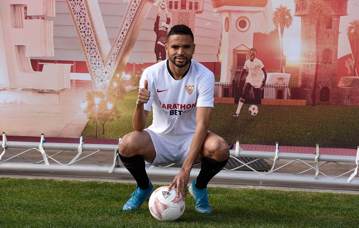  En-Nesyri, en su presentación con el Sevilla.