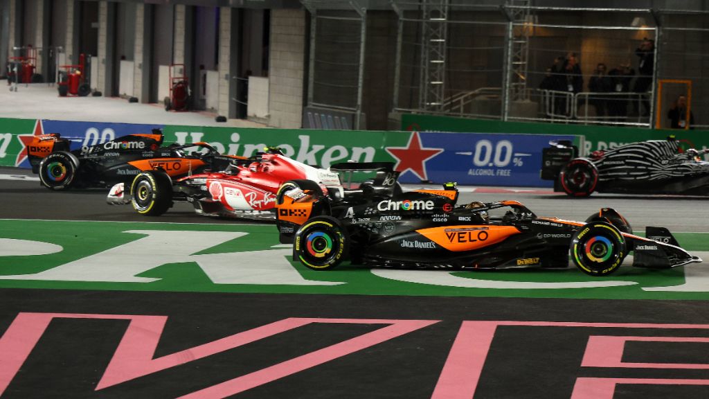  Primer curva del circuito de Las Vegas (Fuente: Cordon Press)