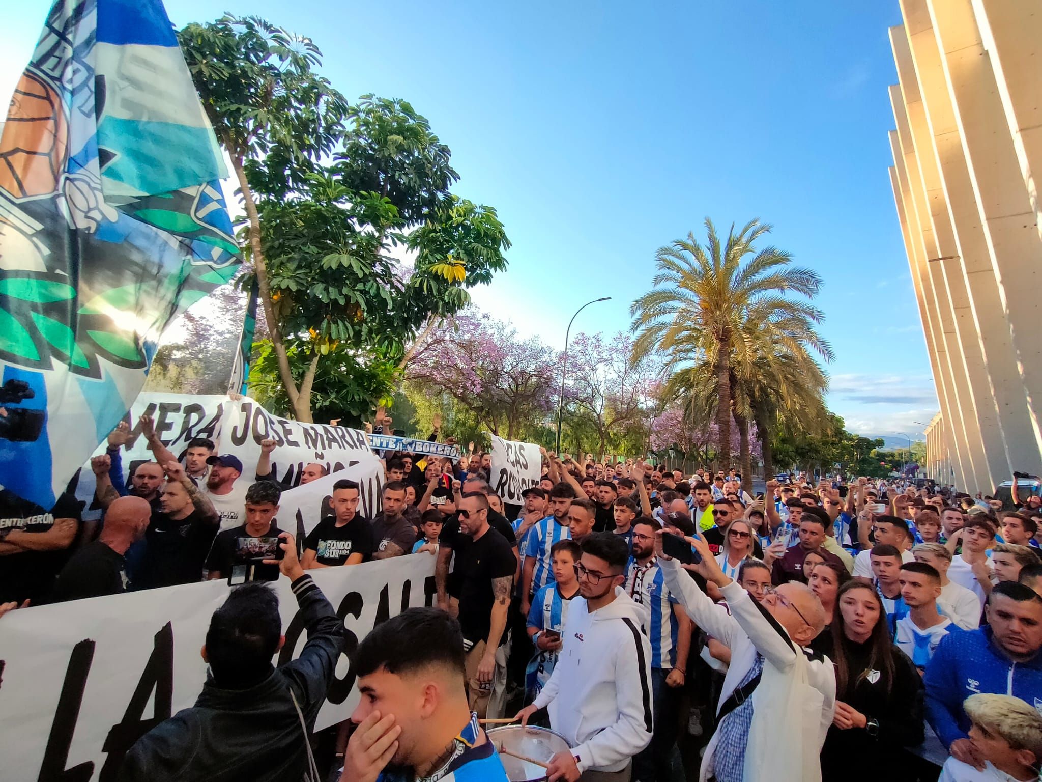 Protestas de la afición del Málaga en la recta de tribuna de La Rosaleda hace unos meses.