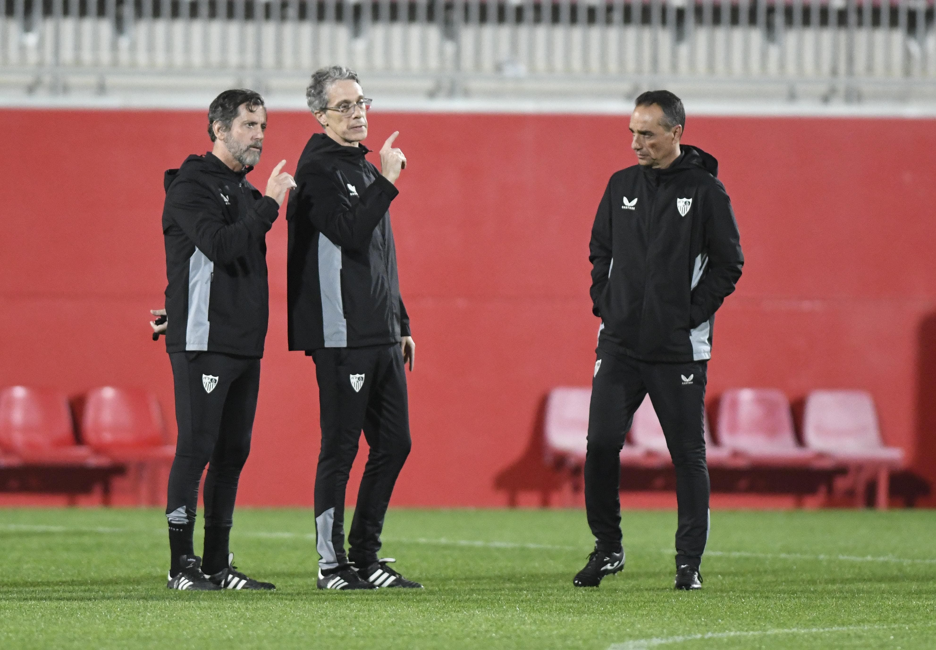  Quique Sánchez Flores junto a Antonio Díaz, analista técnico