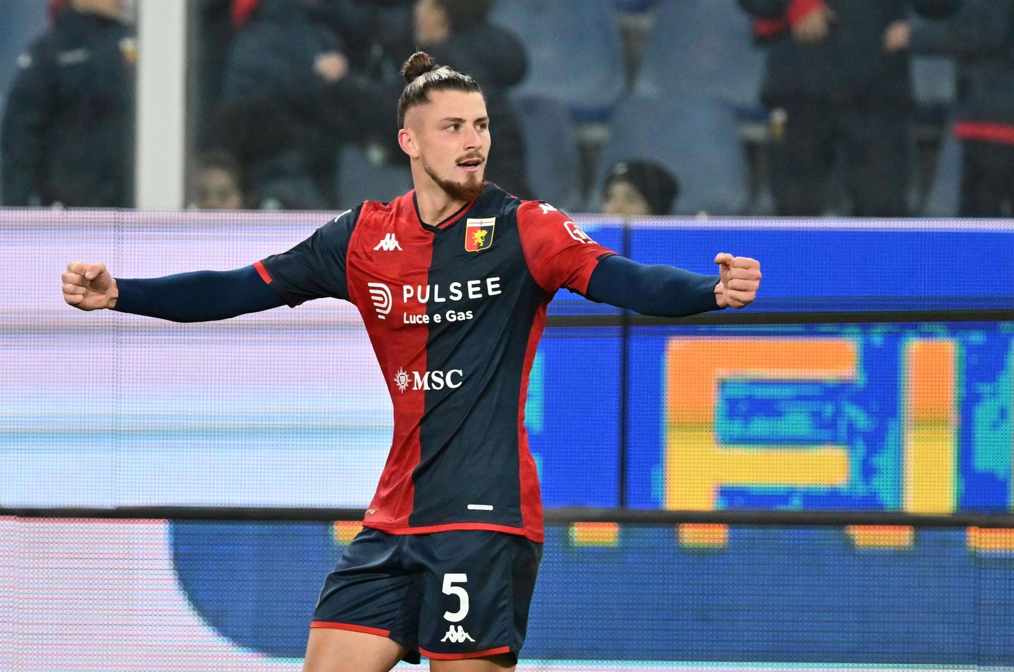  Radu Dragusin, en un partido del Génova (FOTO: Cordón Press).