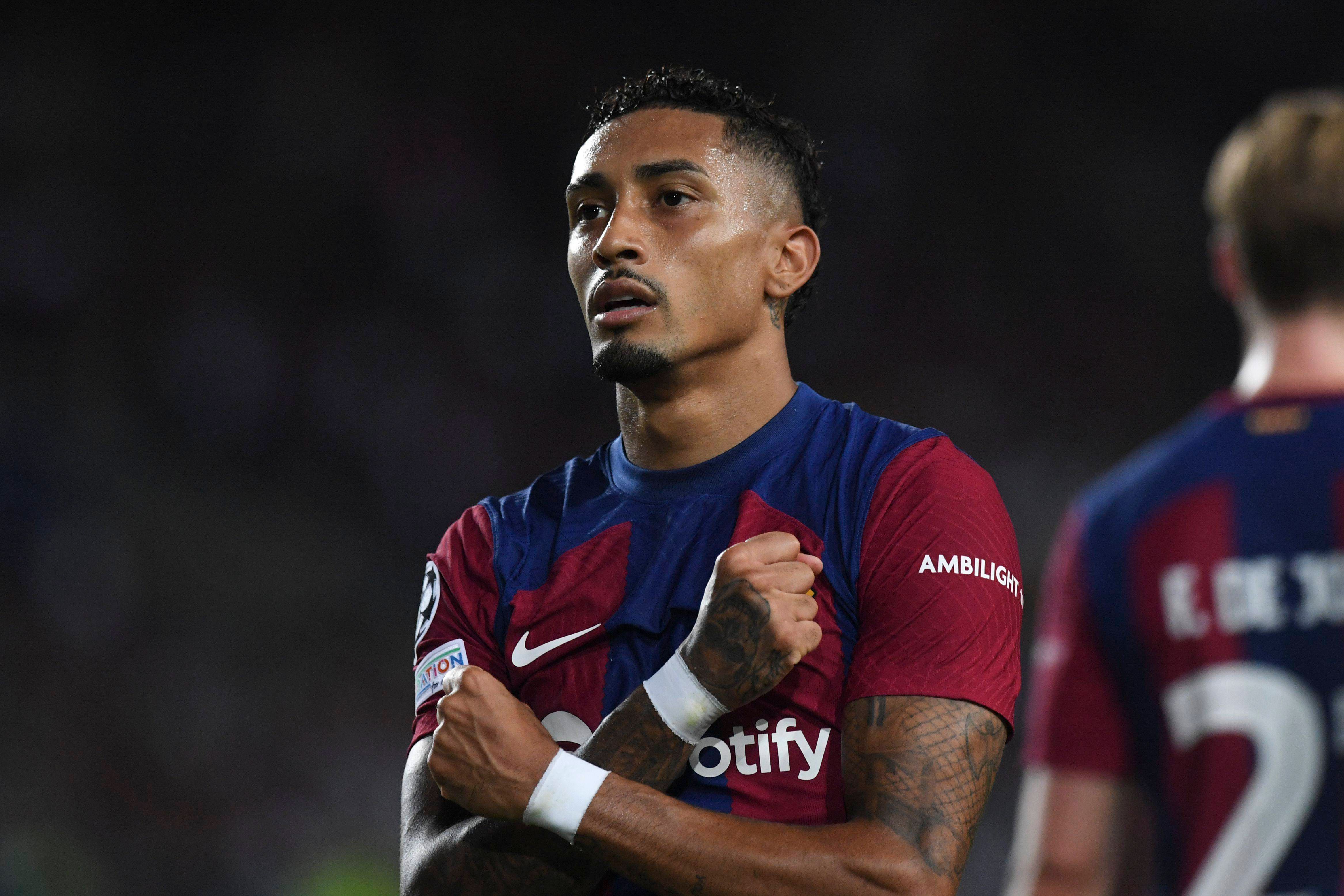  Raphinha celebra el tercero del Barcelona frente al Amberes. Fuente: Cordon Press.