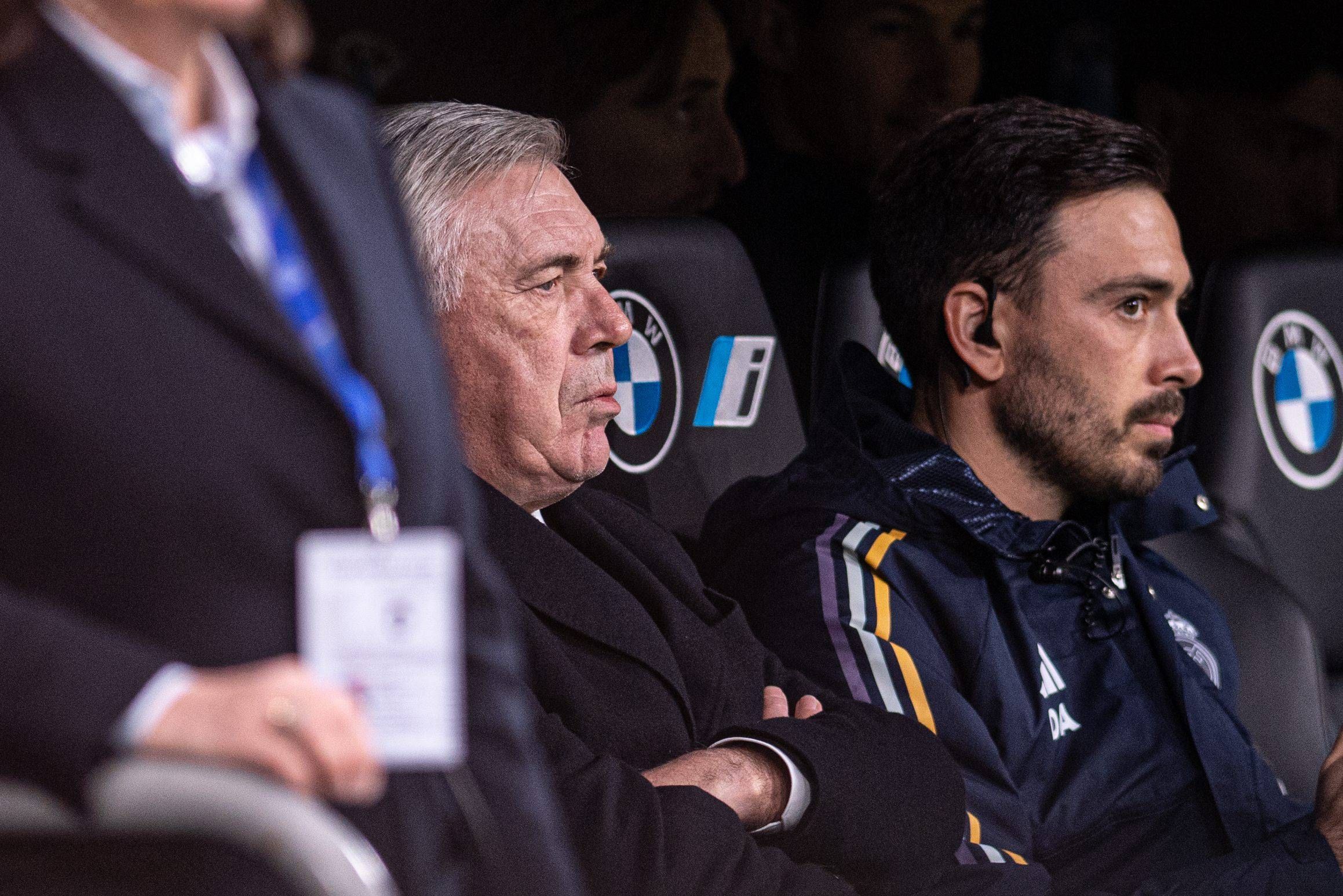Carlo Ancelotti, junto a Davide en el Real Madrid-Almería.