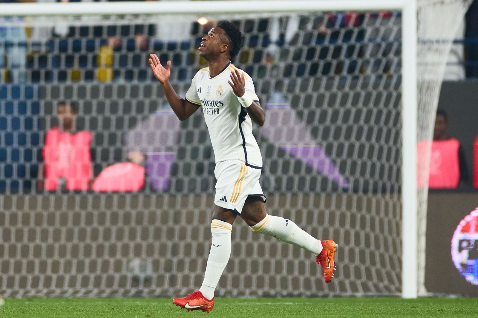 Vinicius Jr. celebra uno de sus goles en el Real Madrid-Barcelona.