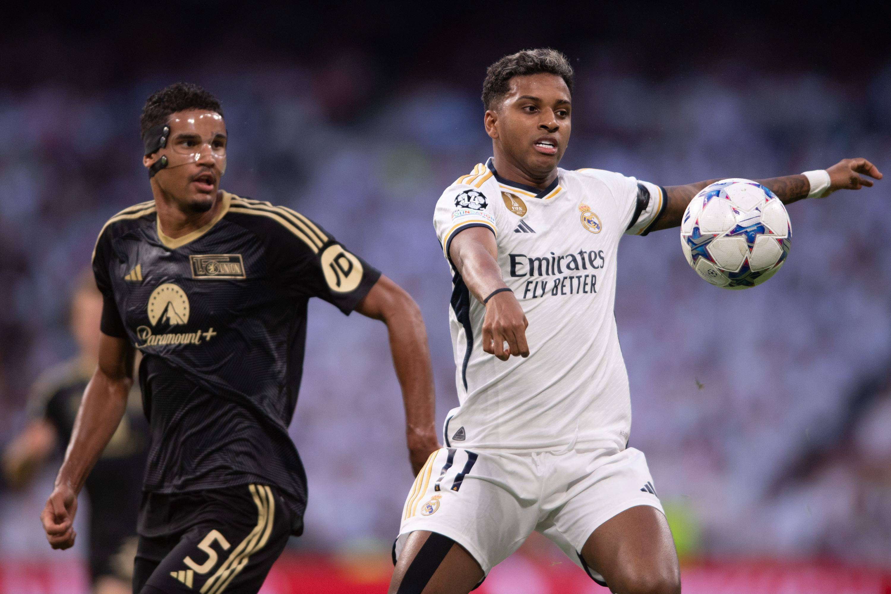 Rodrygo pelea un balón en el Real Madrid-Unión Berlín.