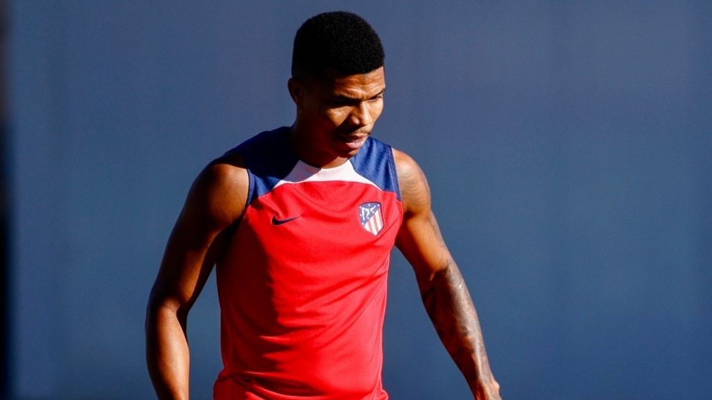  Reinildo Mandava durante un entrenamiento con el Atlético de Madrid. (Fuente: @Atleti)