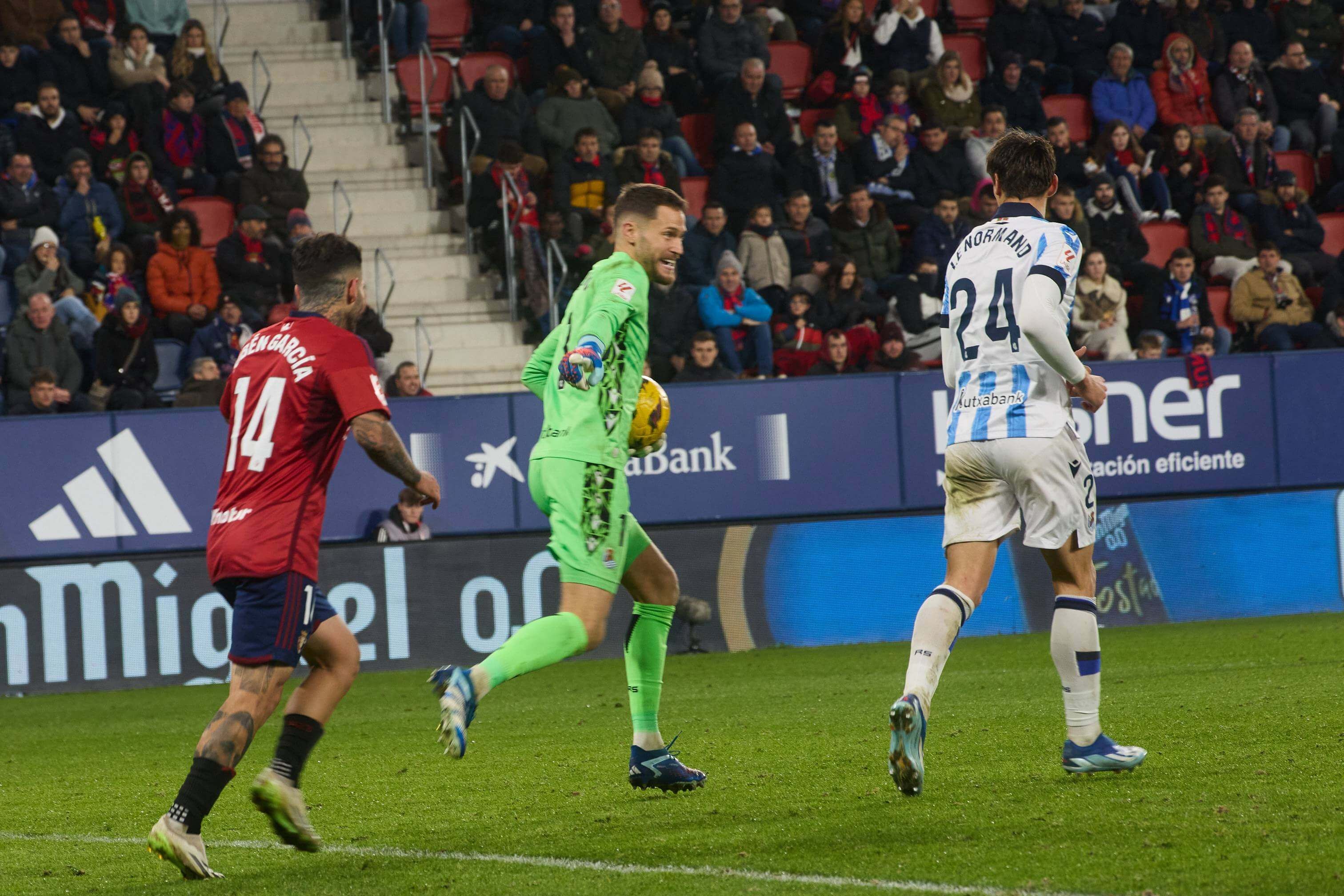  Remiro y Le Normand, en un partido con la Real Sociedad (Cordon Press)