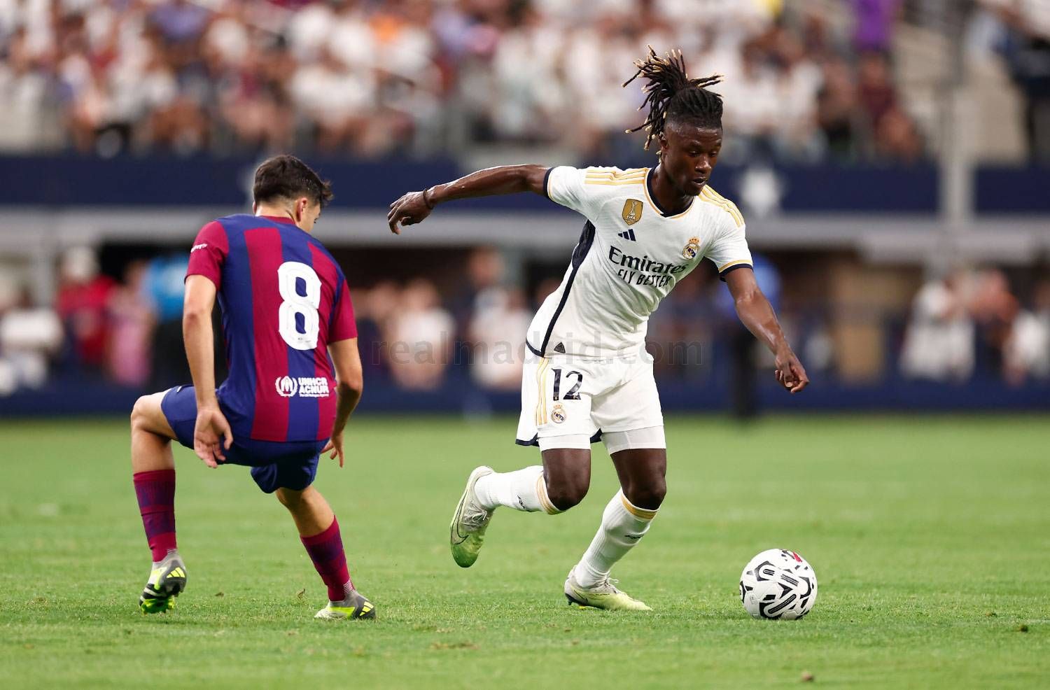 Camavinga y Pedri, durante el Barcelona-Real Madrid. Fuente: Real Madrid.