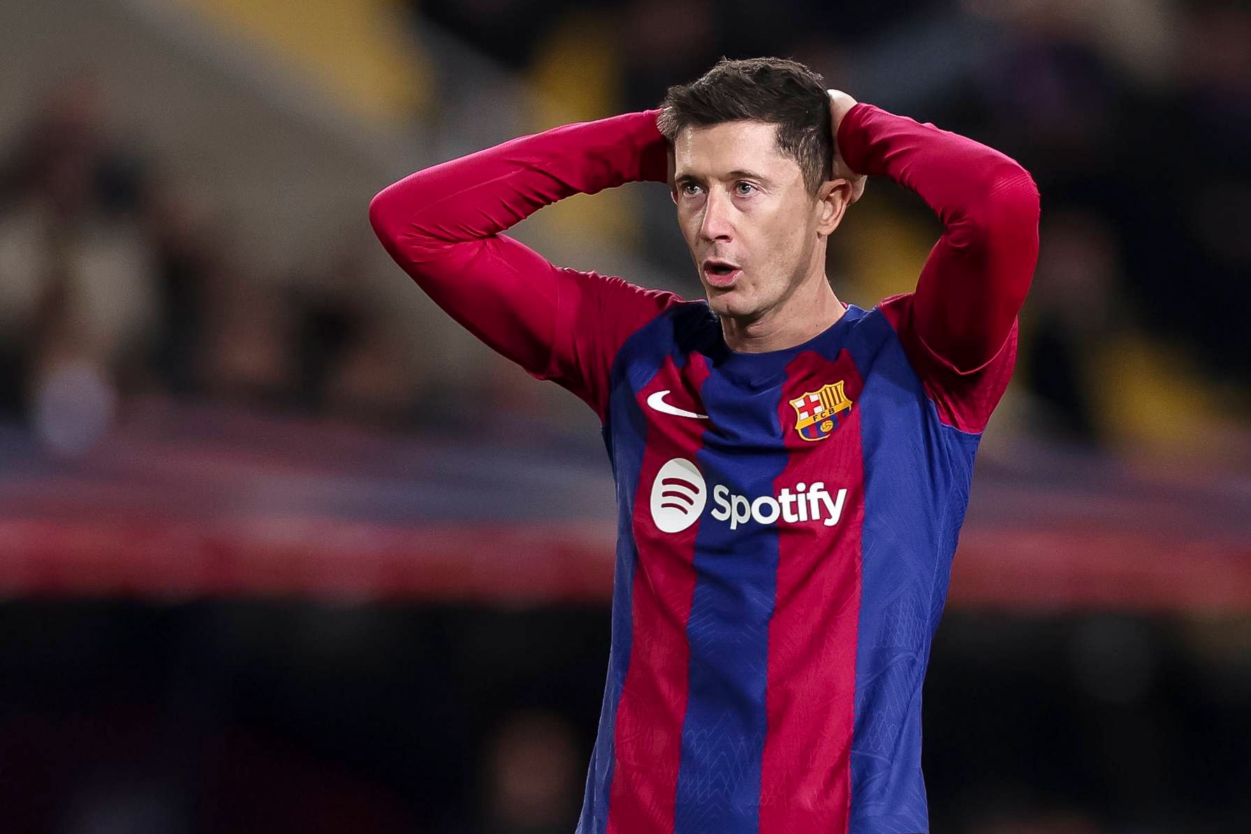  Robert Lewandowski lamentándose de una ocasión de gol en el Barça-Almería.