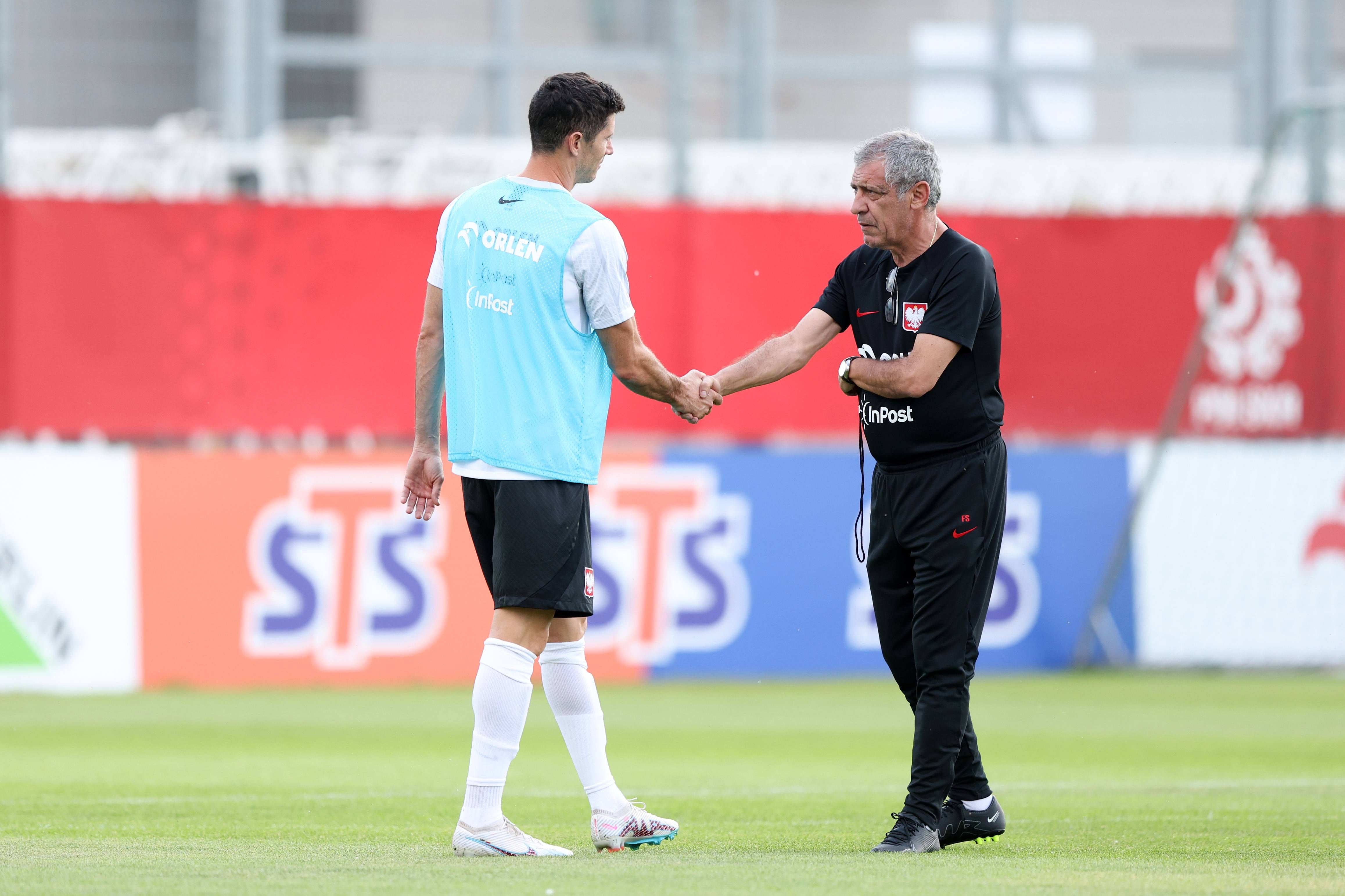 Robert Lewandowski saluda al nuevo seleccionador de Polonia, Fernando Santos