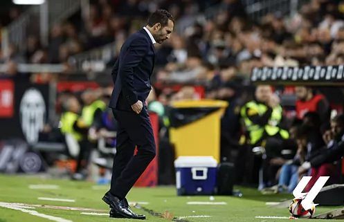  Rubén Baraja, ante el Celta de Vigo.