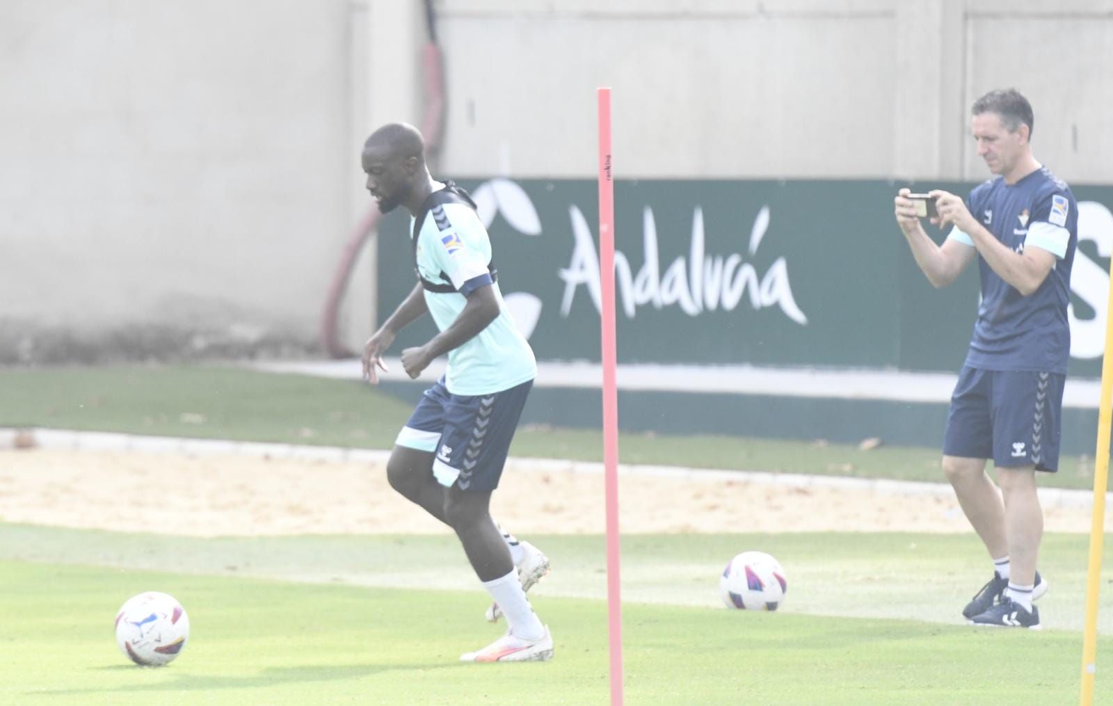  Sabaly, entrenando al margen