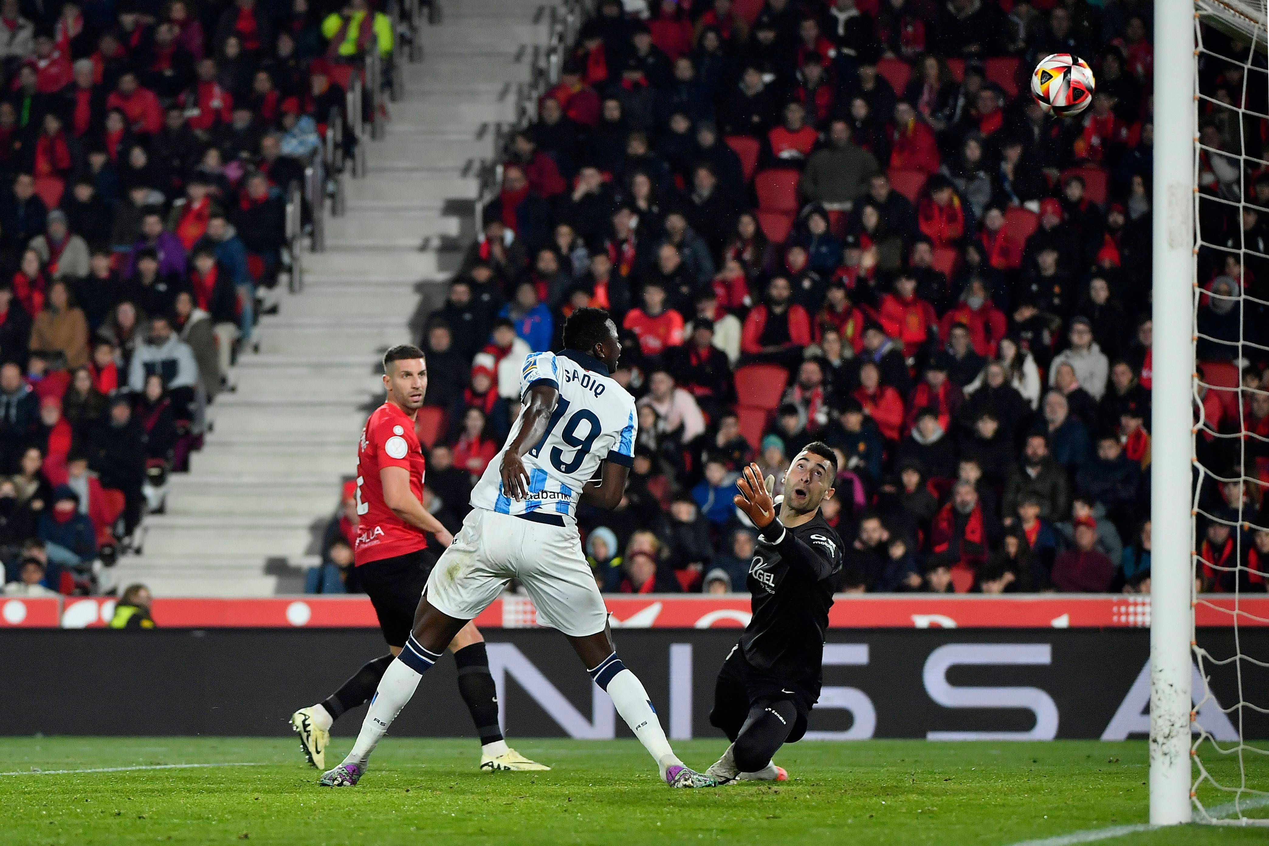  Sadiq Umar en una de las acciones más claras del encuentro (Cordon Press)