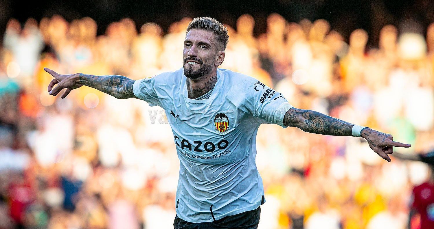  Samu Castillejo celebra su tanto ante el Celta en Mestalla.