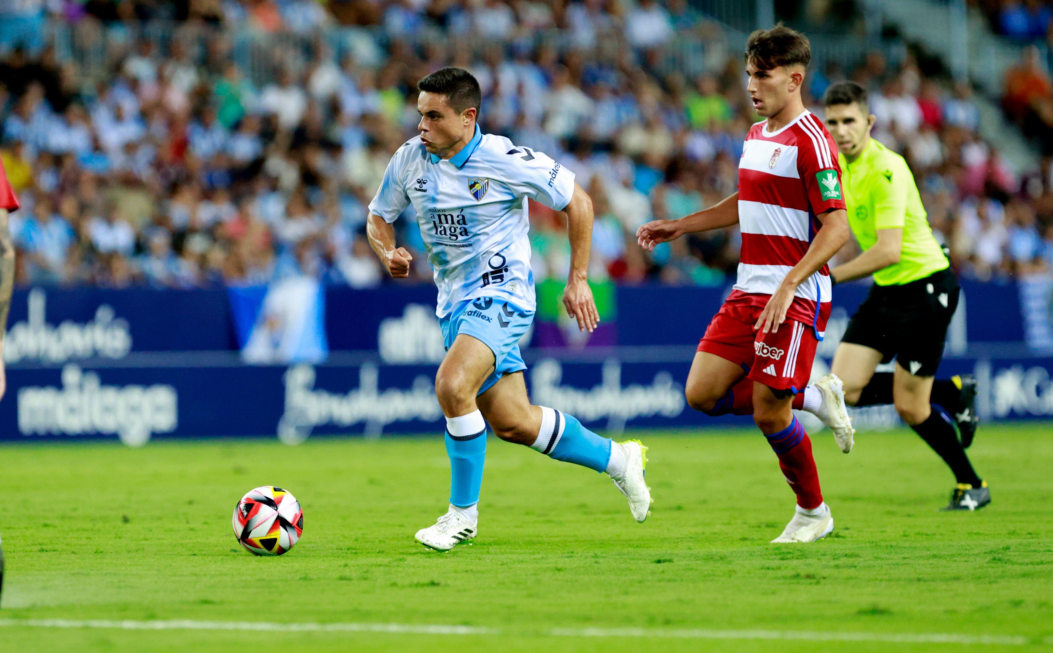  Luca Sangalli conduce en carrera ante el Recreativo Granada en la 23/24.