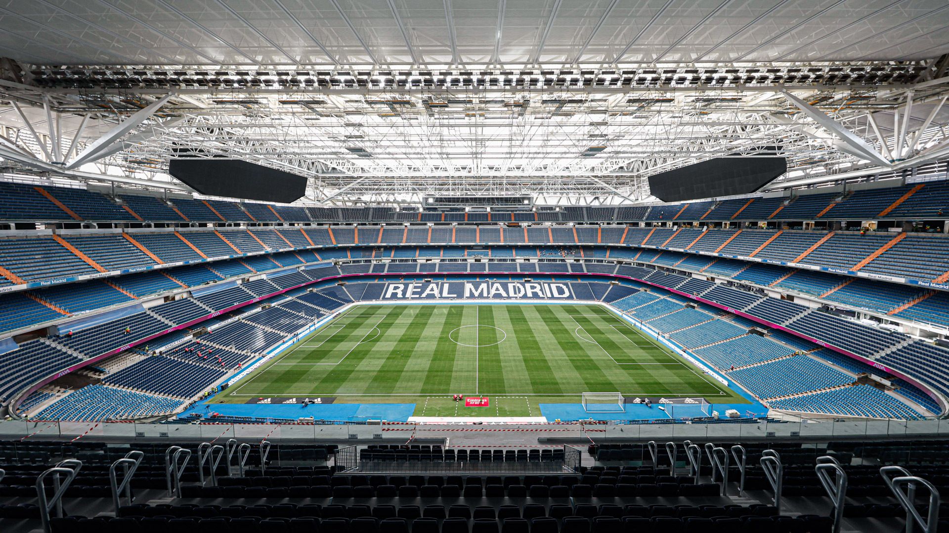  El Santiago Bernabéu con cubierta retráctil.