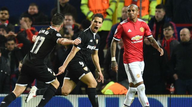 Sarabia y Ben Yedder, en Old Trafford.