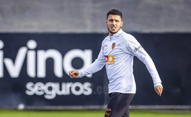  Selim Amallah entrena con el Valencia CF,