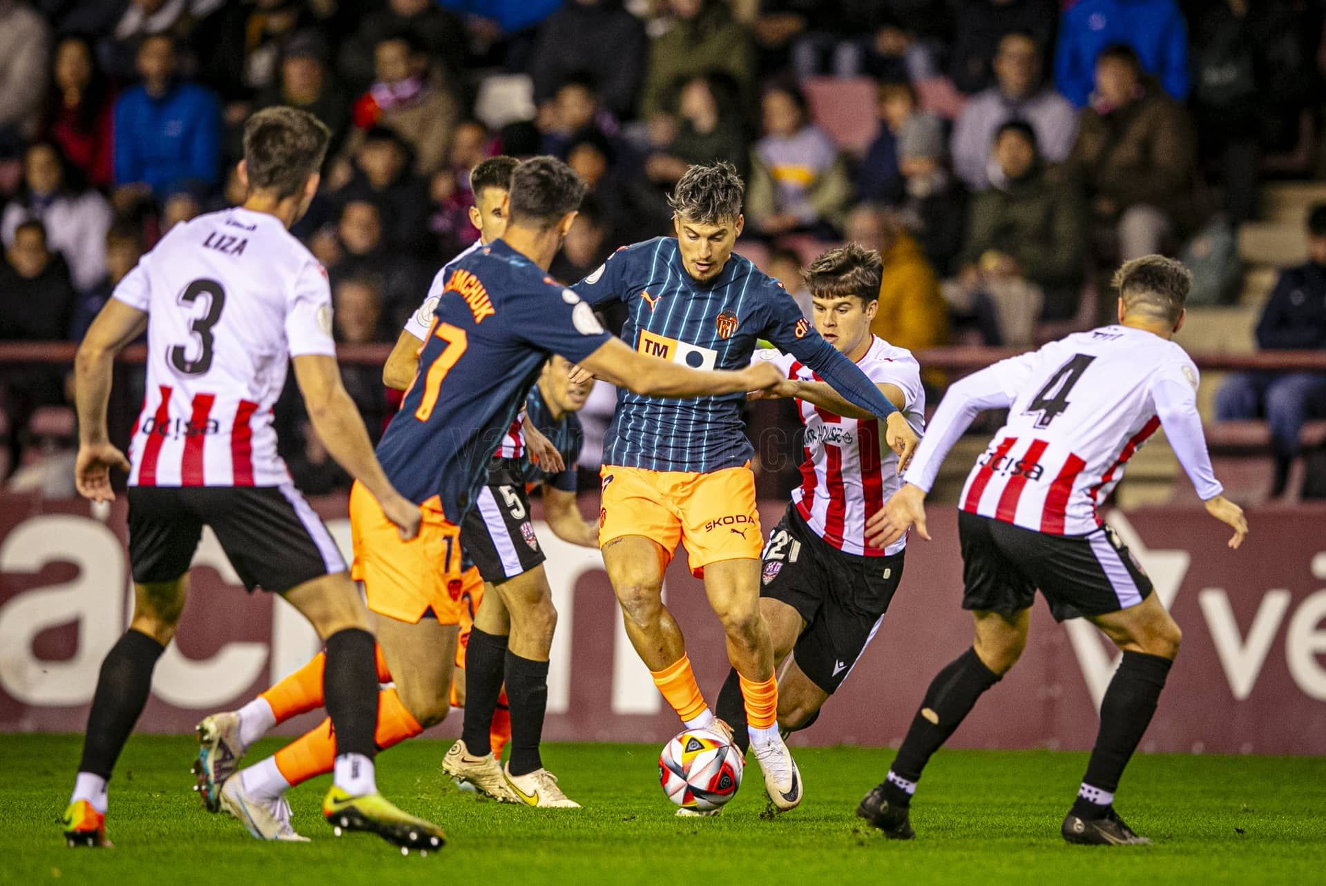 Sergi Canós ante la UD Logroñés.